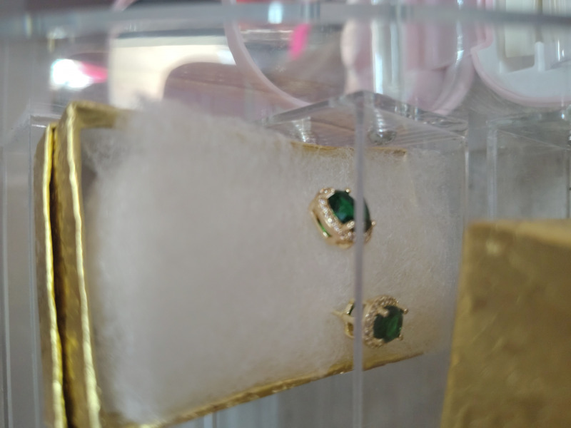 Aretes piedra verde