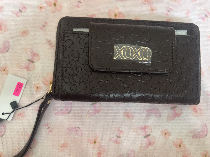 Xoxo cartera cafe oscuro