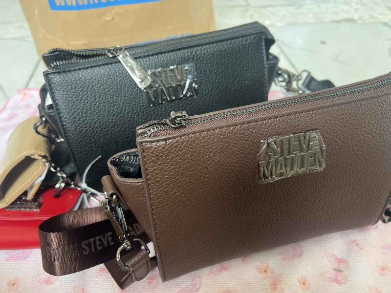 Steve Madden con cartera