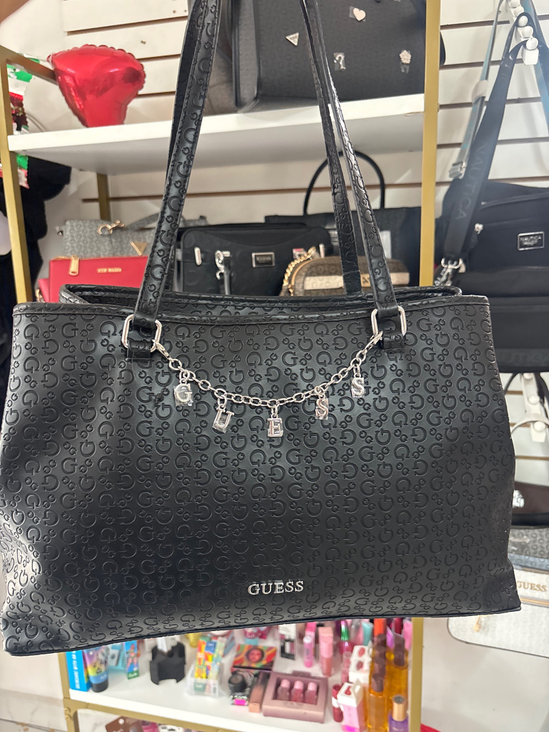 Guess negra grande