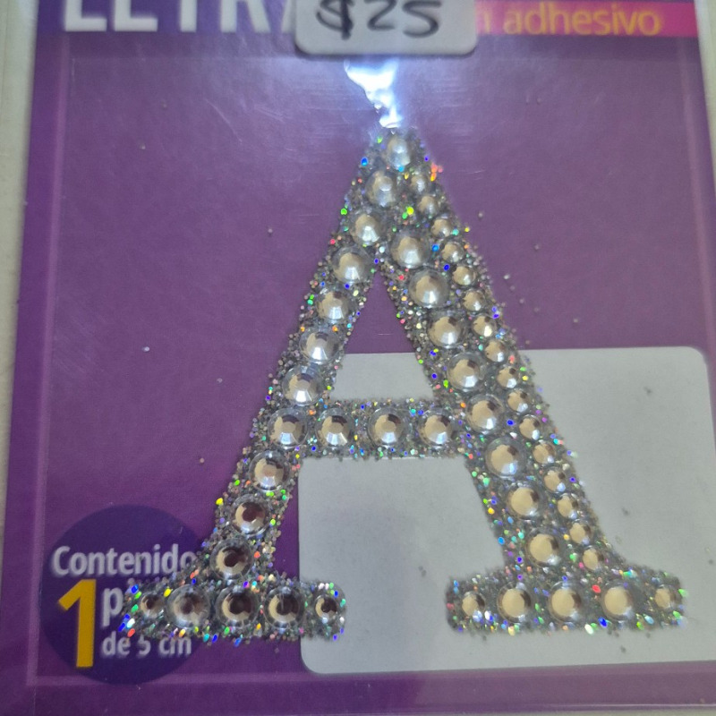Letra con piedras